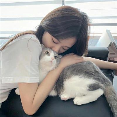 像两滴水